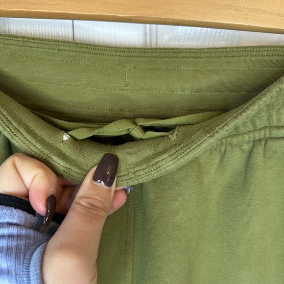 Lululemon Loungeful High-Rise Wide Leg Crop Bronze Green Sz.4 23” inseam - Picture 9 of 10